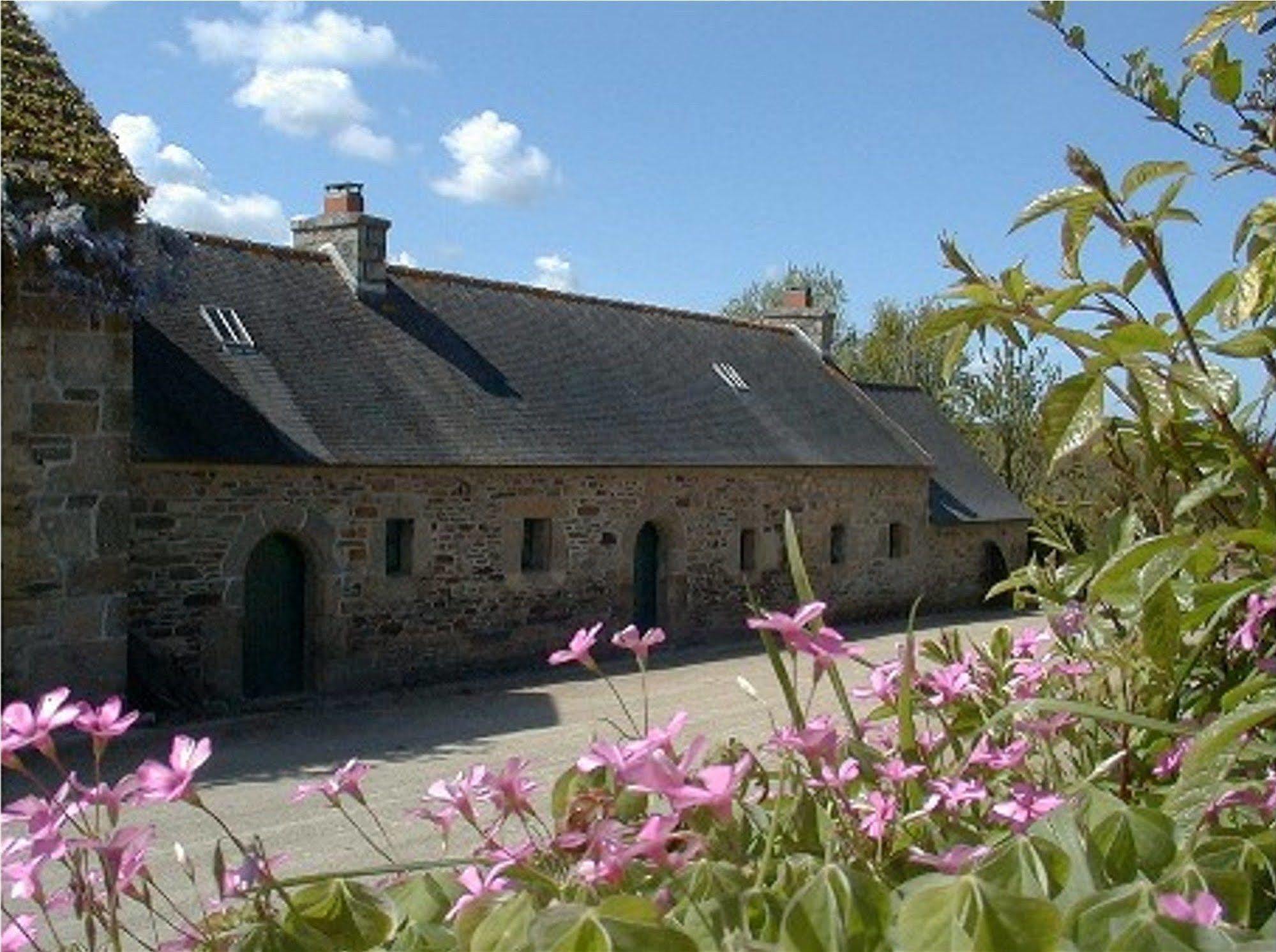 Hotel Domaine Le Puits De Jeanne Plouégat-Moysan Exterior foto